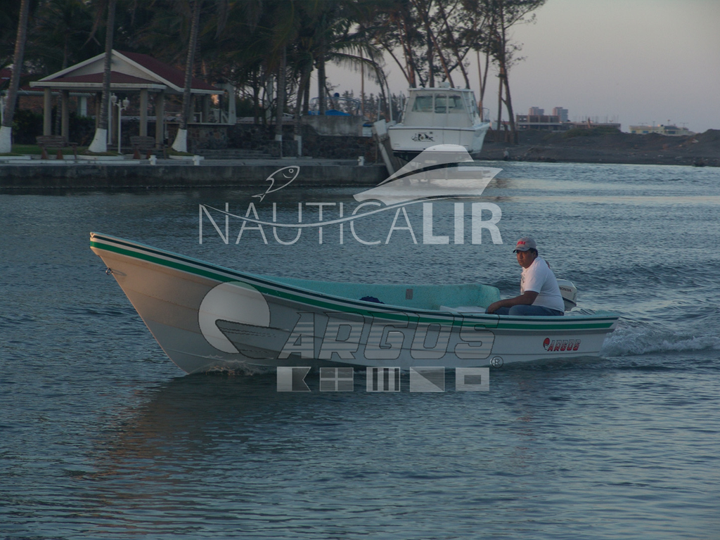 Embarcación / Lancha para Pesca Argos 20 Pies de Proa Alta.